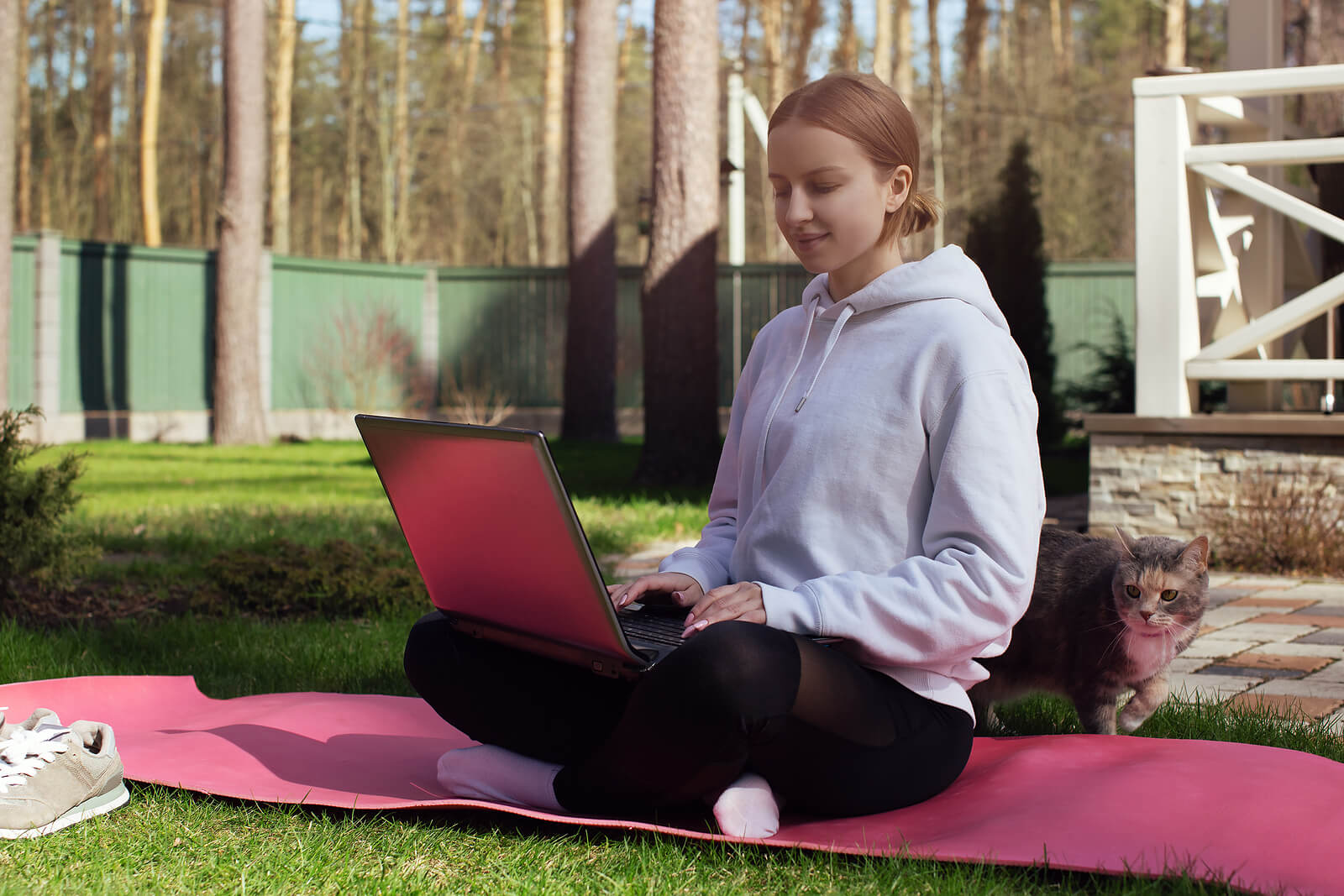 A woman working on her laptop while outside in the grass. Want to be able to be in therapy whenever? Begin online therapy in Austin, Tx, and transform your idea of therapy. Speak with an online therapist today!